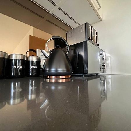 2 Bedroom Modern City Centre Bournemouth Apartment ボーンマス エクステリア 写真